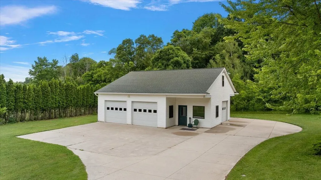 8236 Alpine Avenue NW Alpine Township MI 49345