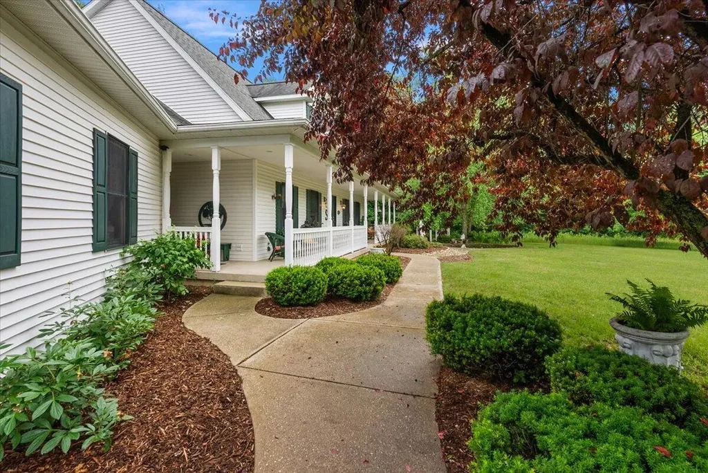 8236 Alpine Avenue NW Alpine Township MI 49345