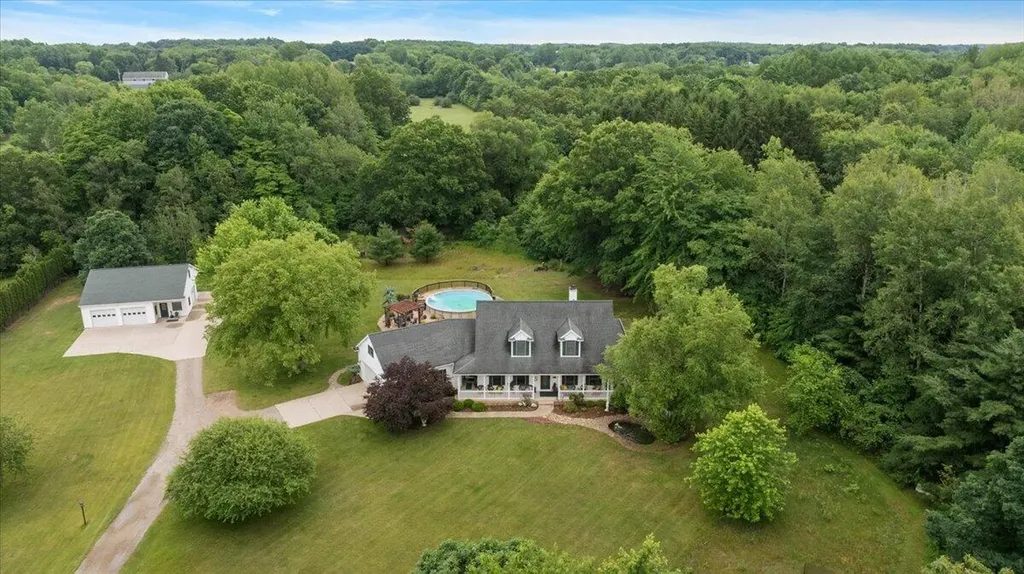 8236 Alpine Avenue NW Alpine Township MI 49345
