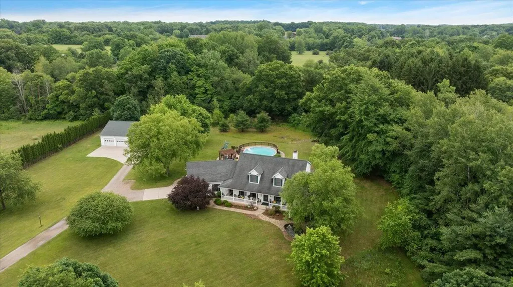 8236 Alpine Avenue NW Alpine Township MI 49345