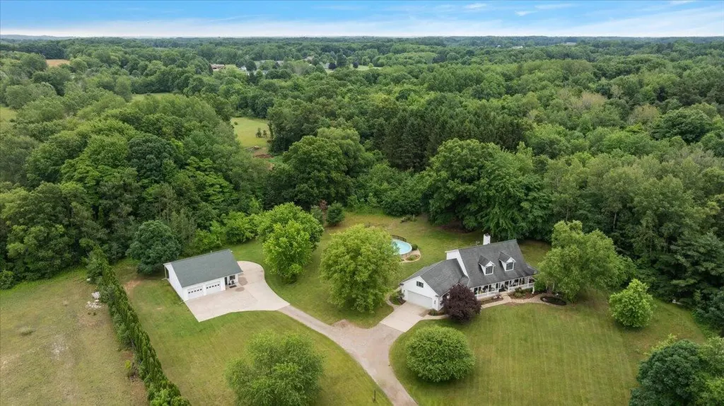8236 Alpine Avenue NW Alpine Township MI 49345