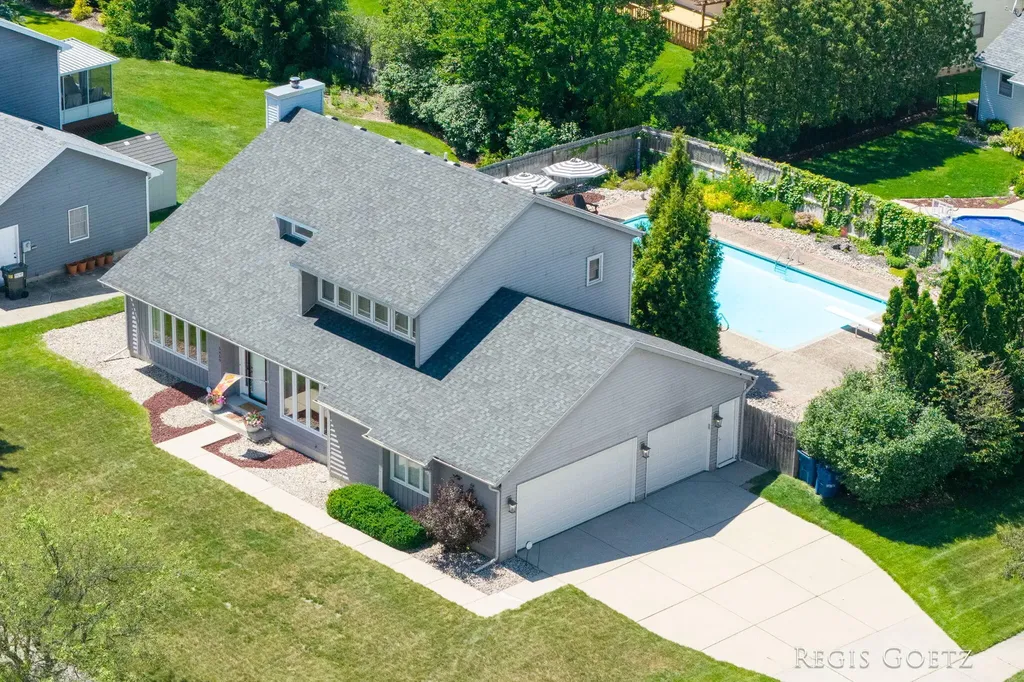5459 Stowehill Drive SE Kentwood City MI 49508