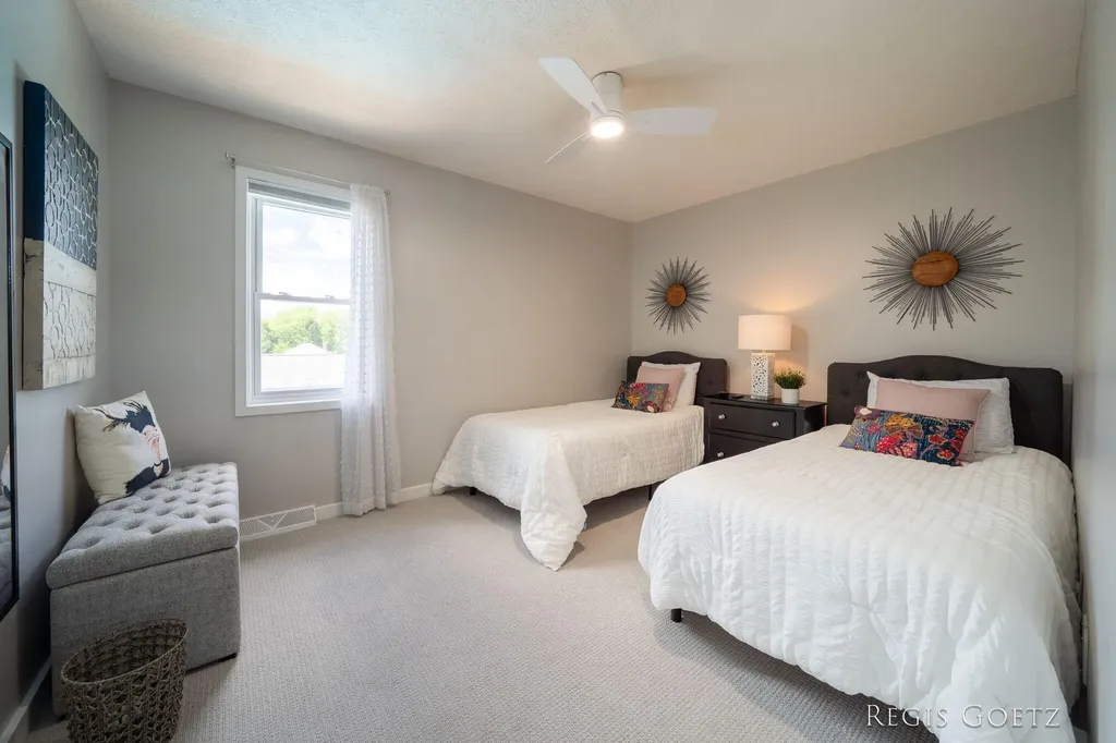 5459 Stowehill Drive SE Kentwood City MI 49508
