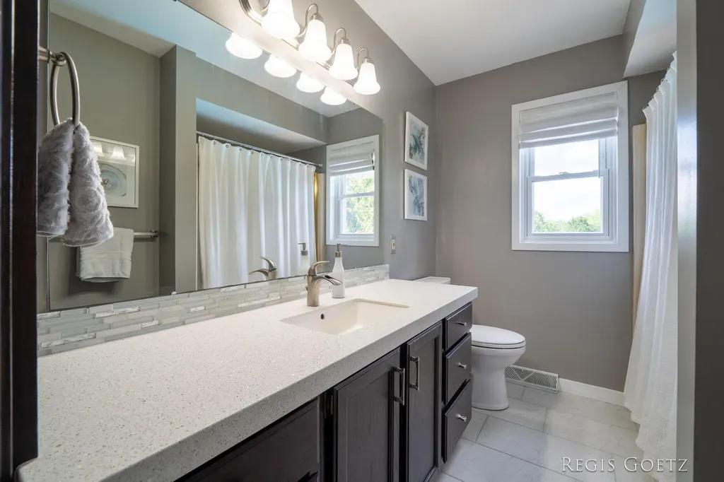 5459 Stowehill Drive SE Kentwood City MI 49508