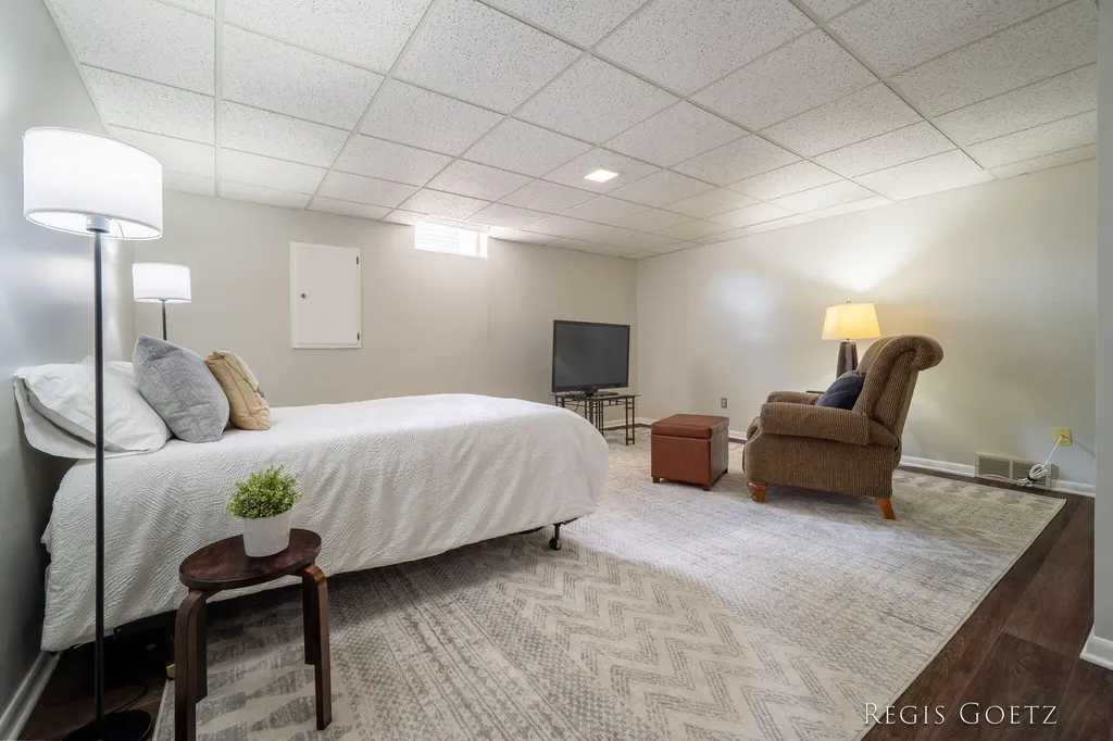 5459 Stowehill Drive SE Kentwood City MI 49508