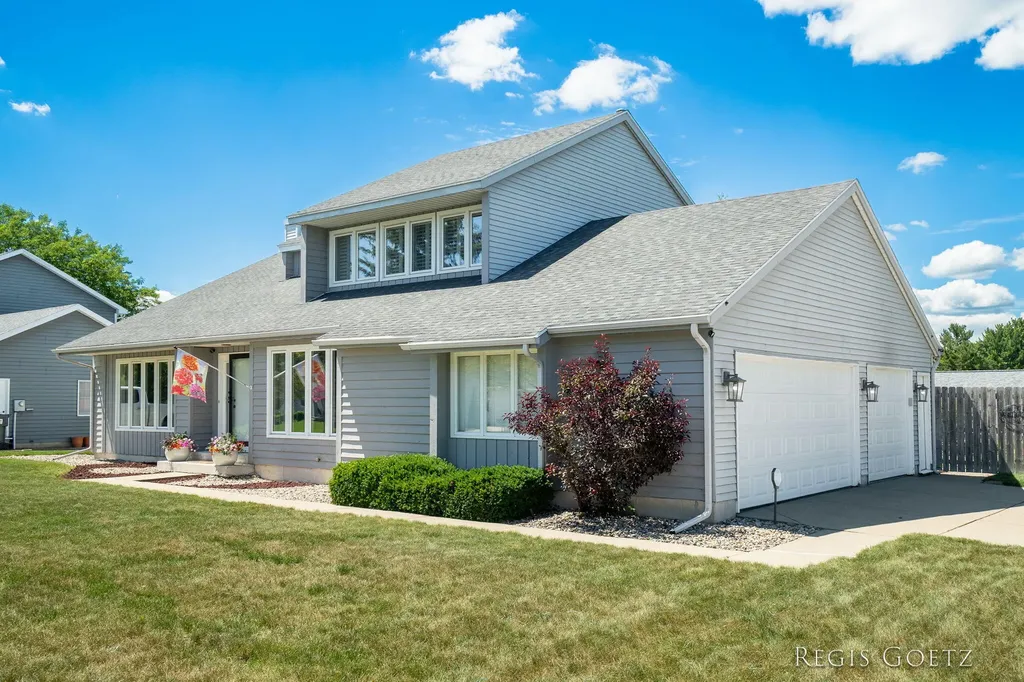 5459 Stowehill Drive SE Kentwood City MI 49508