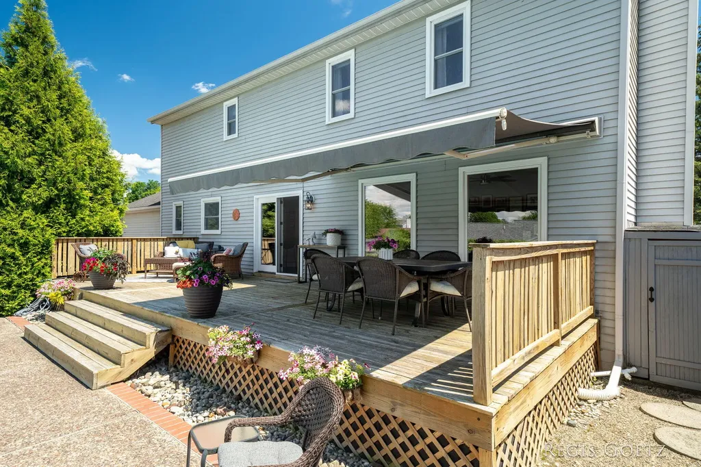 5459 Stowehill Drive SE Kentwood City MI 49508