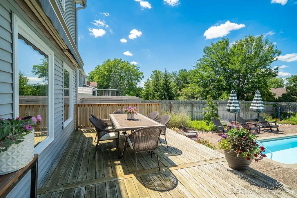 5459 Stowehill Drive SE Kentwood City MI 49508