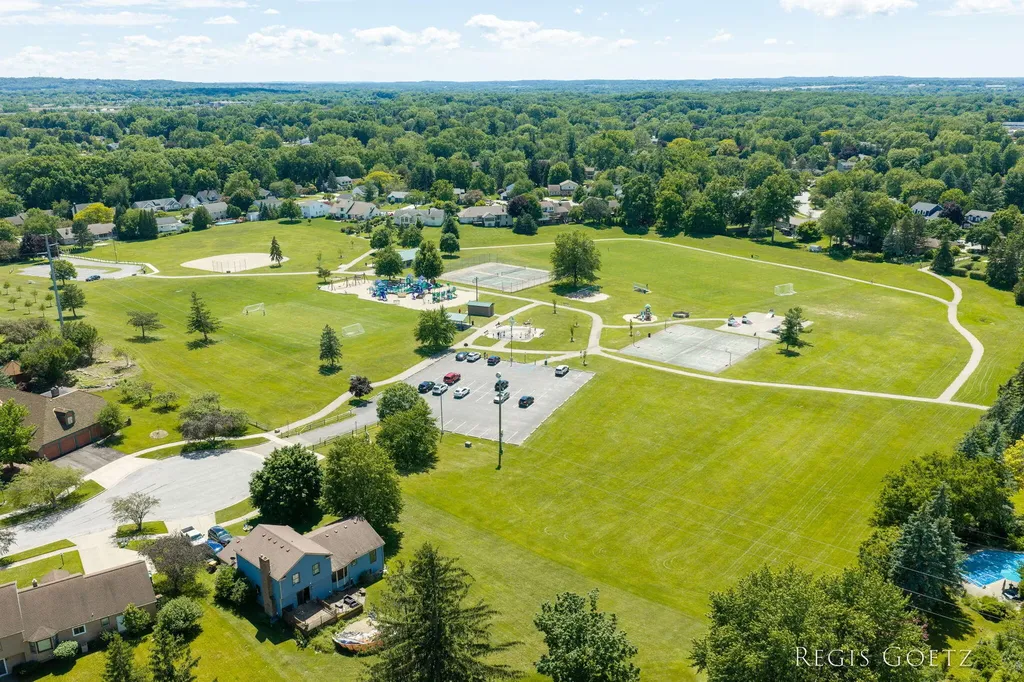 5459 Stowehill Drive SE Kentwood City MI 49508