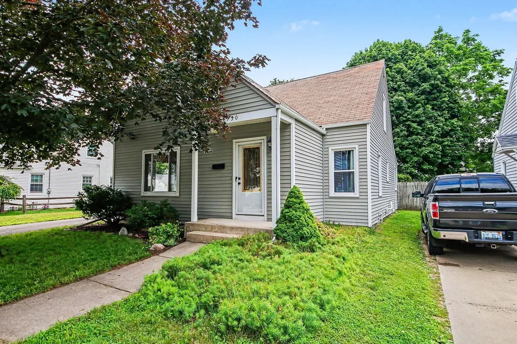 1930 Galewood Avenue SW Wyoming City MI 49509