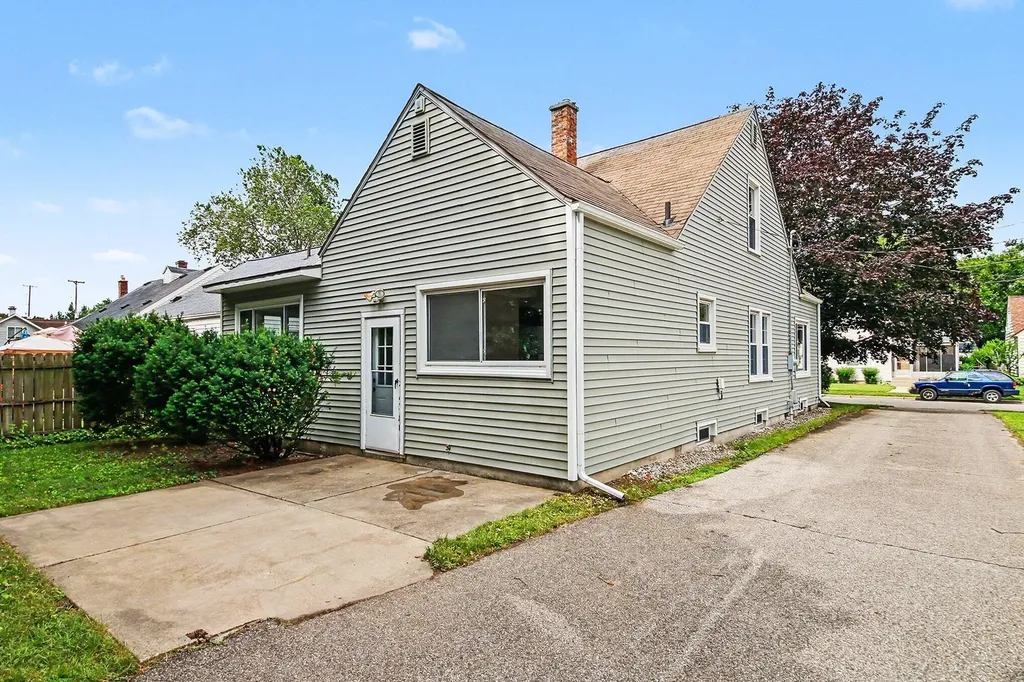 1930 Galewood Avenue SW Wyoming City MI 49509