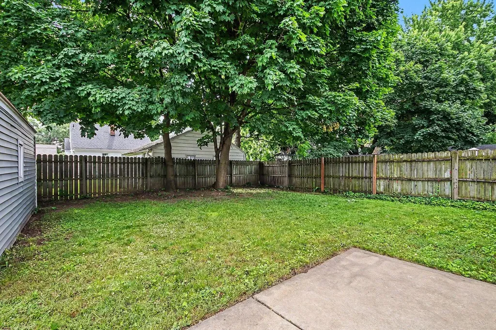 1930 Galewood Avenue SW Wyoming City MI 49509