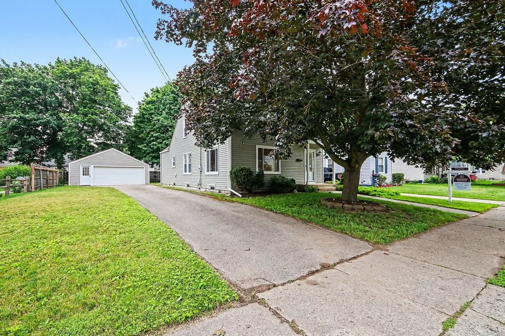 1930 Galewood Avenue SW Wyoming City MI 49509