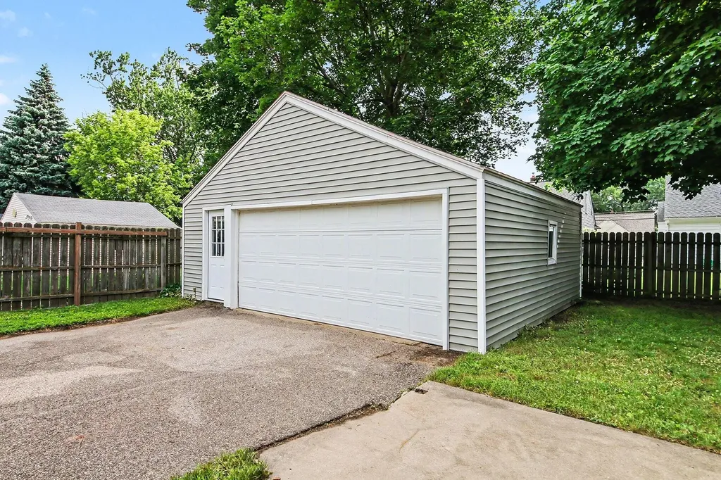 1930 Galewood Avenue SW Wyoming City MI 49509