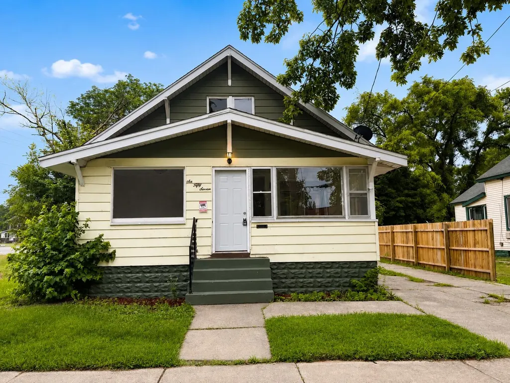 657 Allen Avenue Muskegon City MI 49442