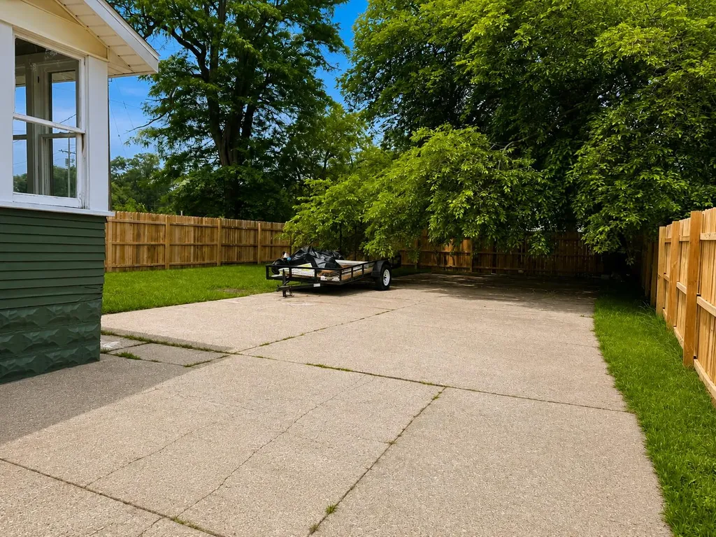 657 Allen Avenue Muskegon City MI 49442