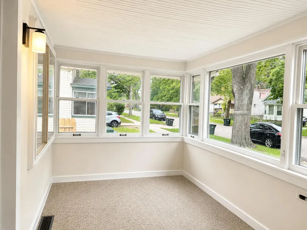 657 Allen Avenue Muskegon City MI 49442