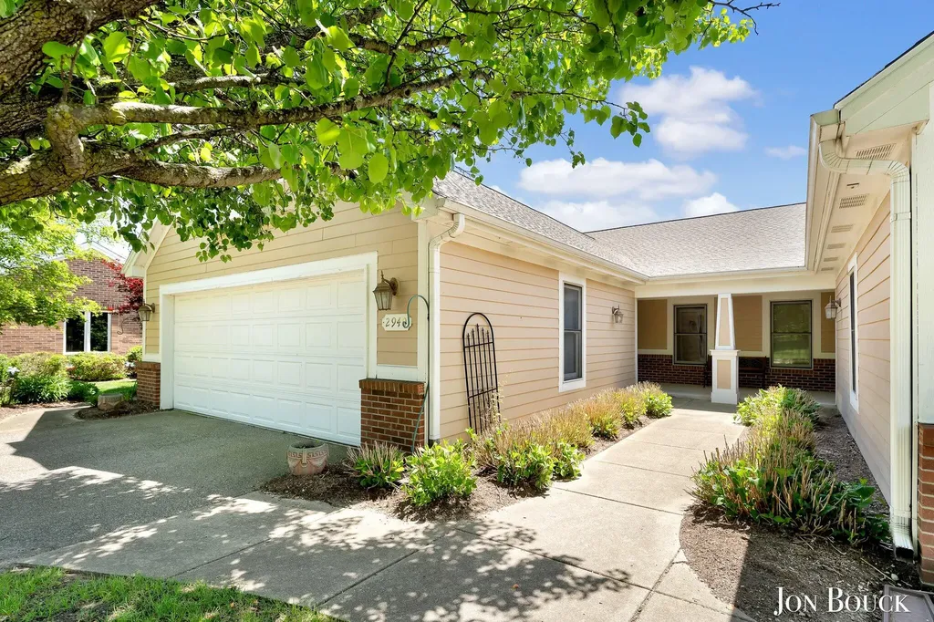 2940 Grand Isle Drive NE Plainfield Charter Township MI 49306