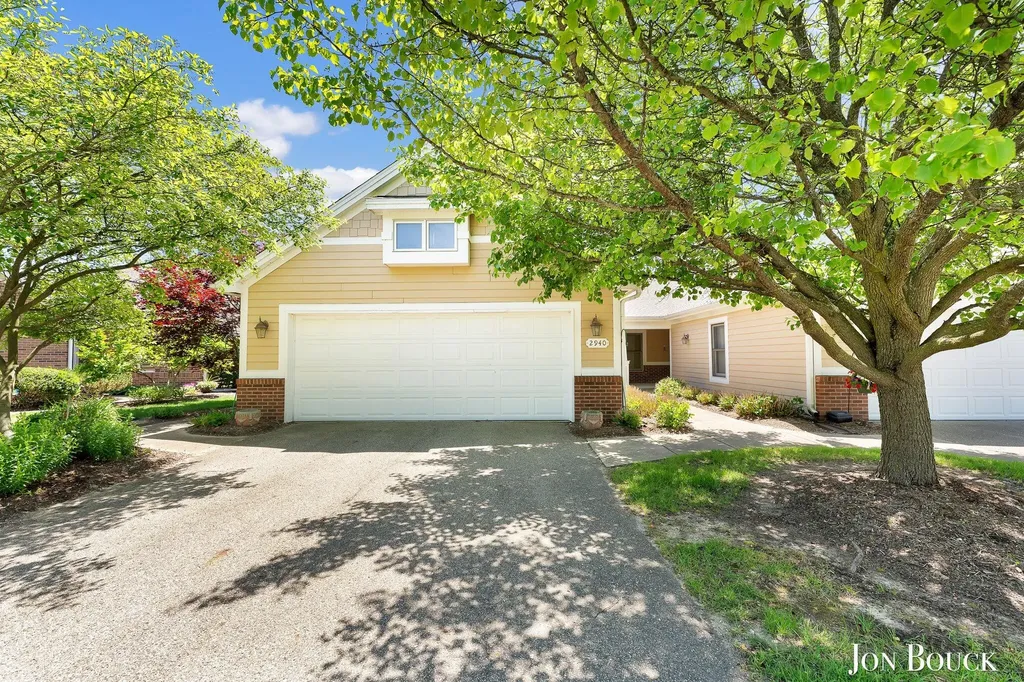 2940 Grand Isle Drive NE Plainfield Charter Township MI 49306