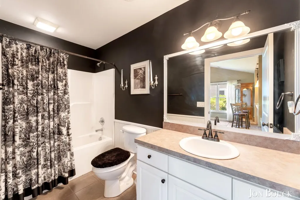 2940 Grand Isle Drive NE Plainfield Charter Township MI 49306