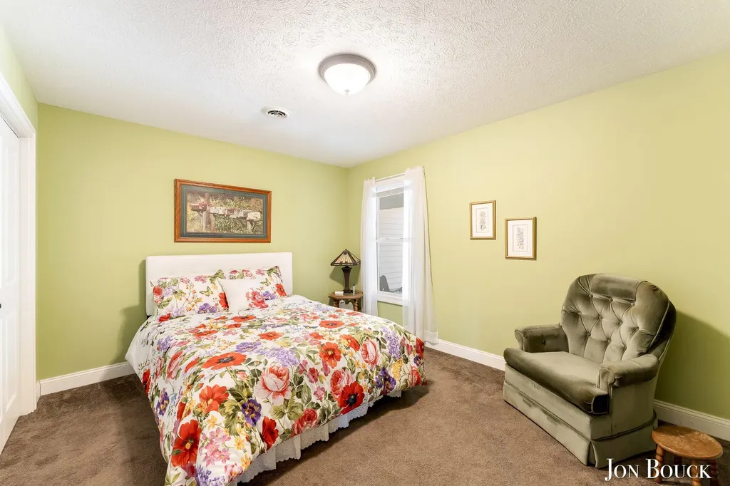2940 Grand Isle Drive NE Plainfield Charter Township MI 49306