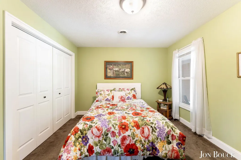 2940 Grand Isle Drive NE Plainfield Charter Township MI 49306