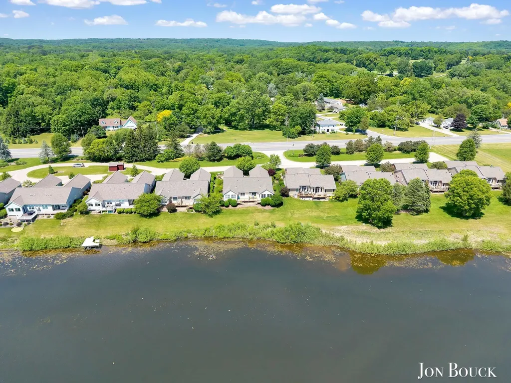 2940 Grand Isle Drive NE Plainfield Charter Township MI 49306