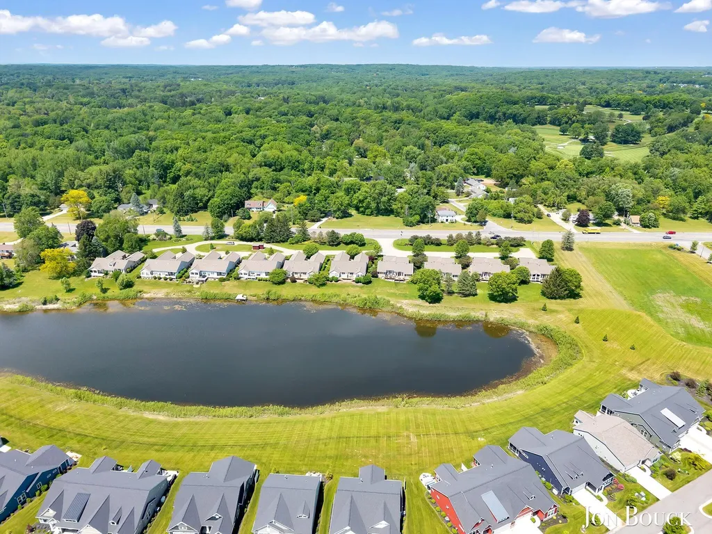 2940 Grand Isle Drive NE Plainfield Charter Township MI 49306