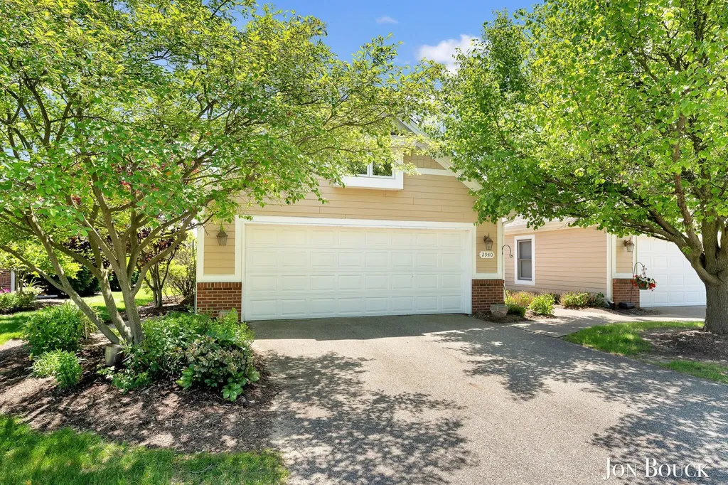 2940 Grand Isle Drive NE Plainfield Charter Township MI 49306