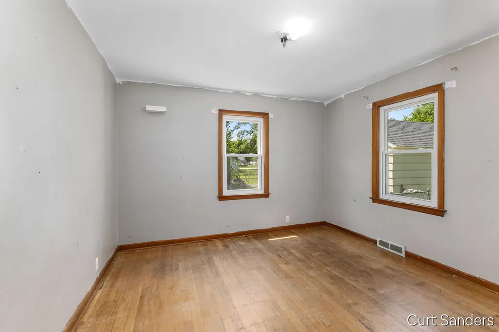 563 Ferris Street NW Walker City MI 49544