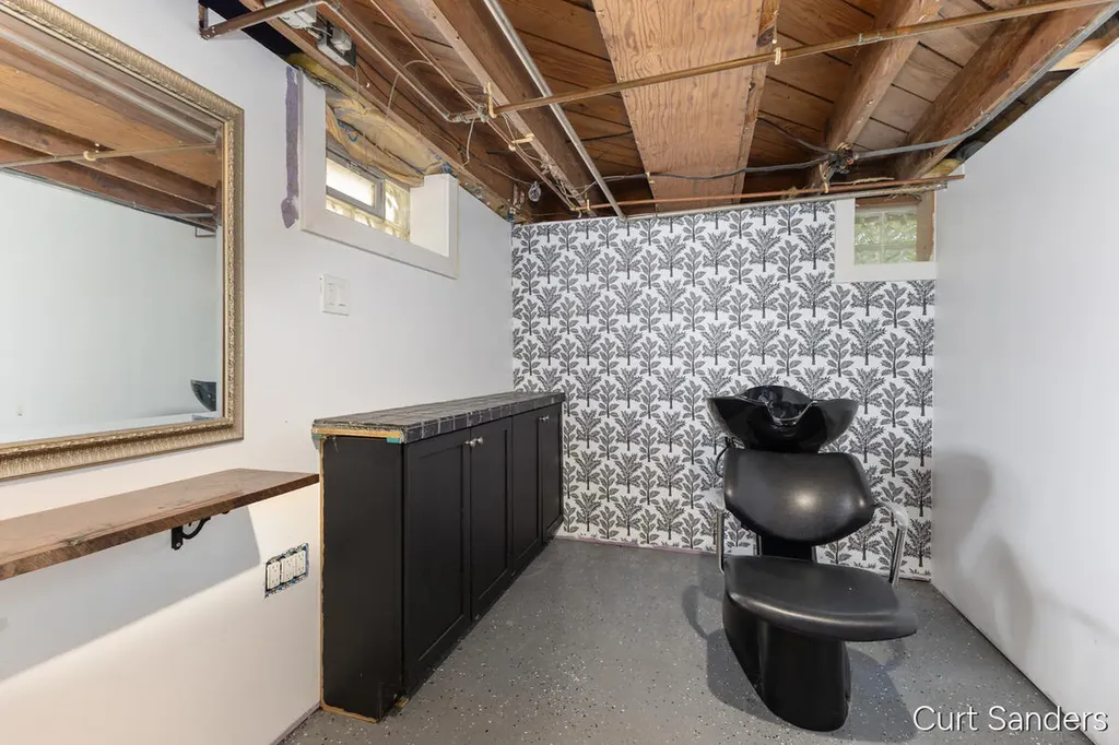 563 Ferris Street NW Walker City MI 49544