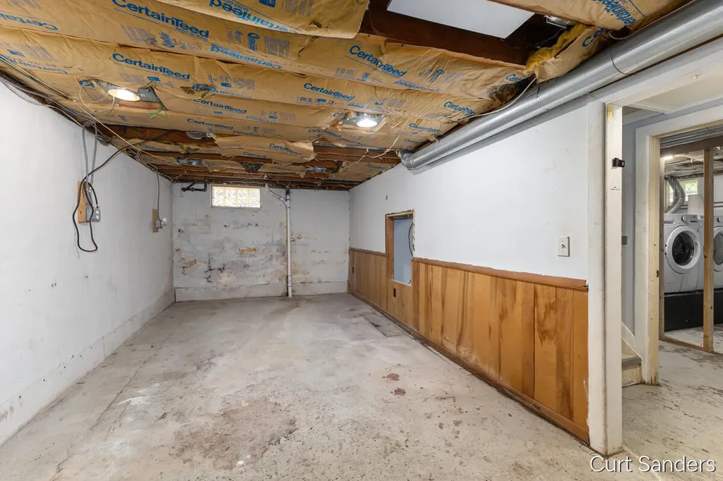 563 Ferris Street NW Walker City MI 49544