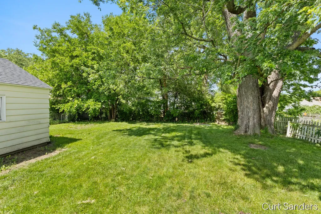 563 Ferris Street NW Walker City MI 49544