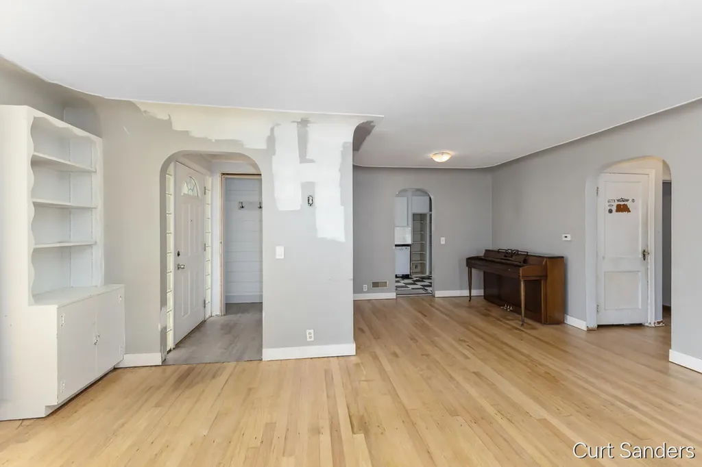 563 Ferris Street NW Walker City MI 49544