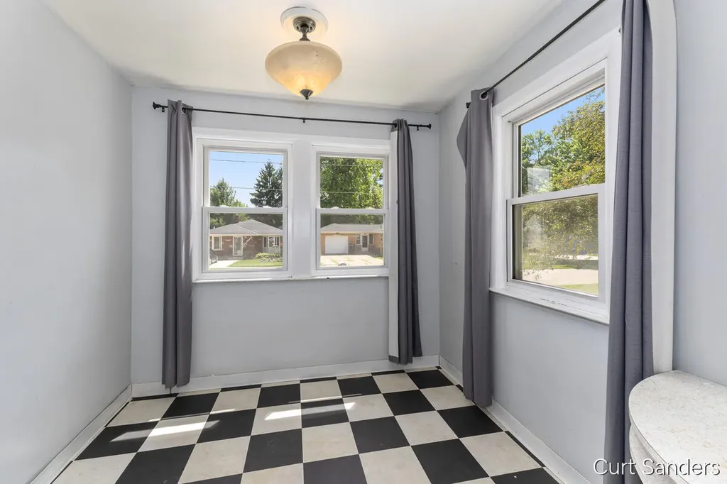563 Ferris Street NW Walker City MI 49544