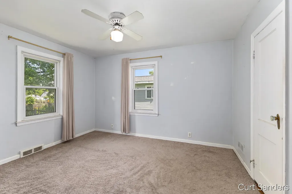 563 Ferris Street NW Walker City MI 49544
