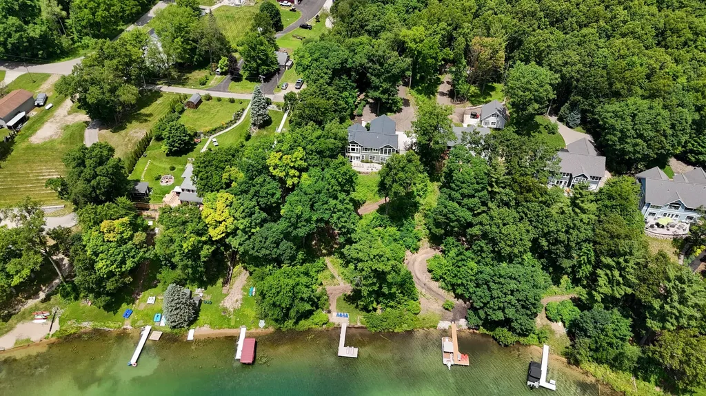 10999 Old Oak Drive Eureka Township MI 48838