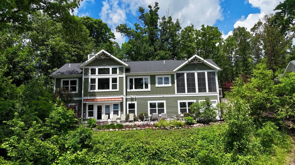 10999 Old Oak Drive Eureka Township MI 48838