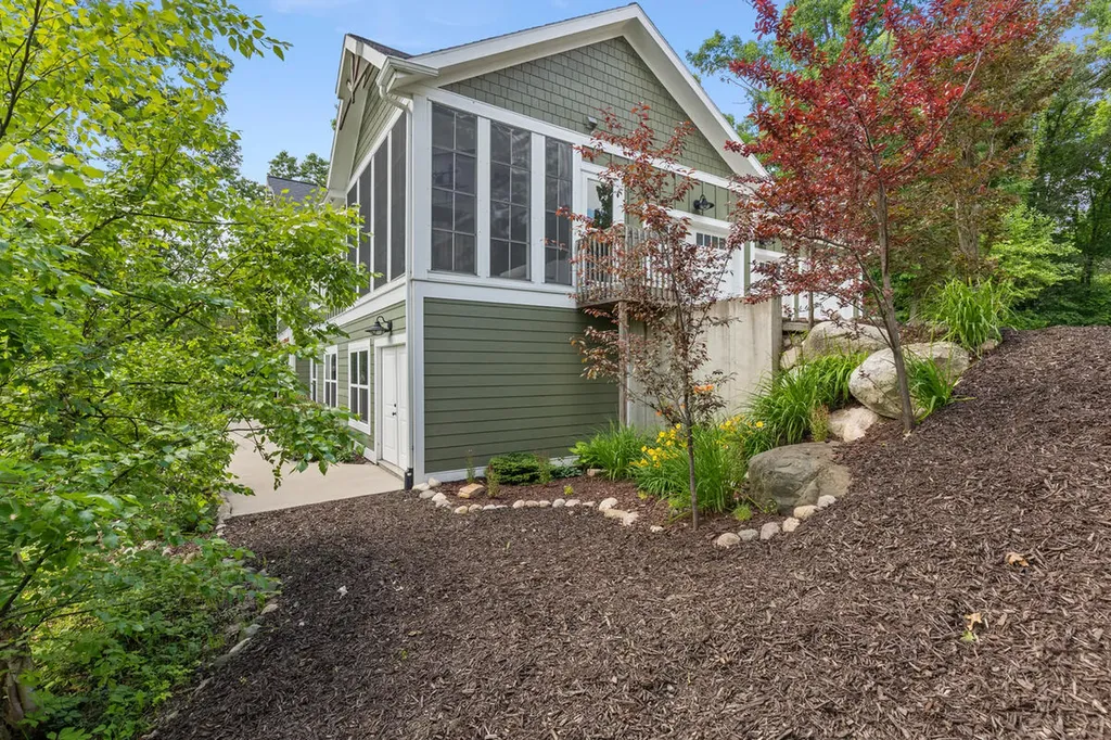 10999 Old Oak Drive Eureka Township MI 48838