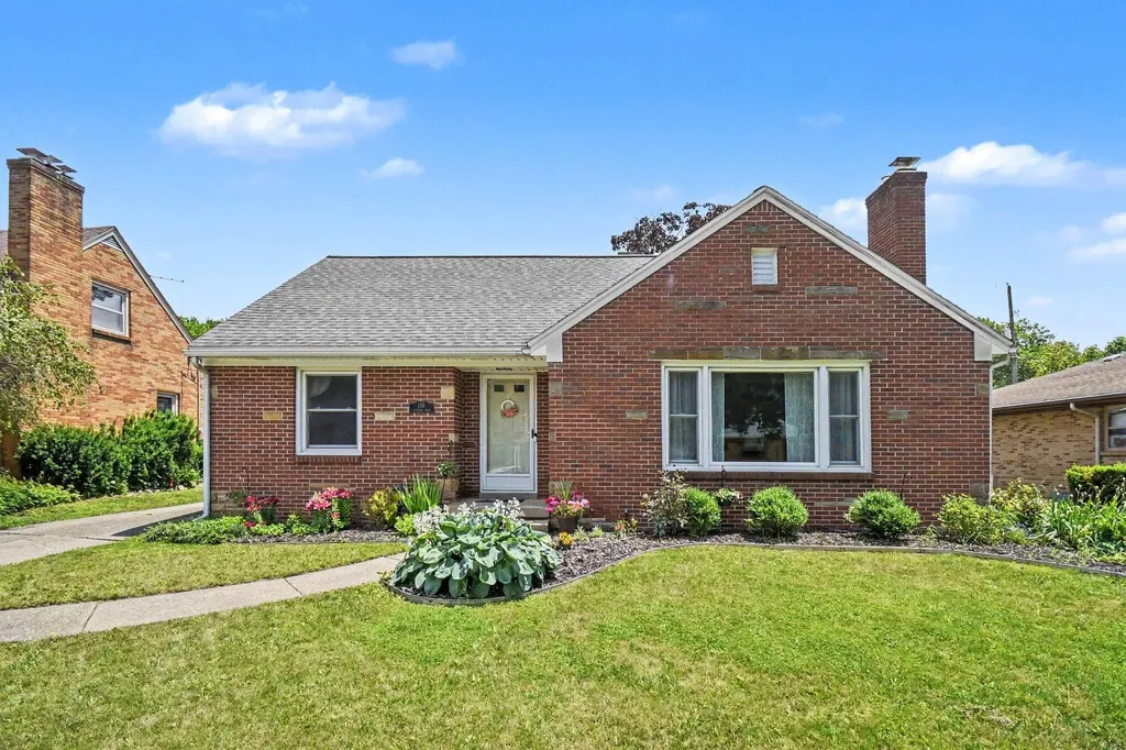 136 Westmont Drive NW Grand Rapids City MI 49504