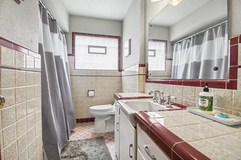 136 Westmont Drive NW Grand Rapids City MI 49504
