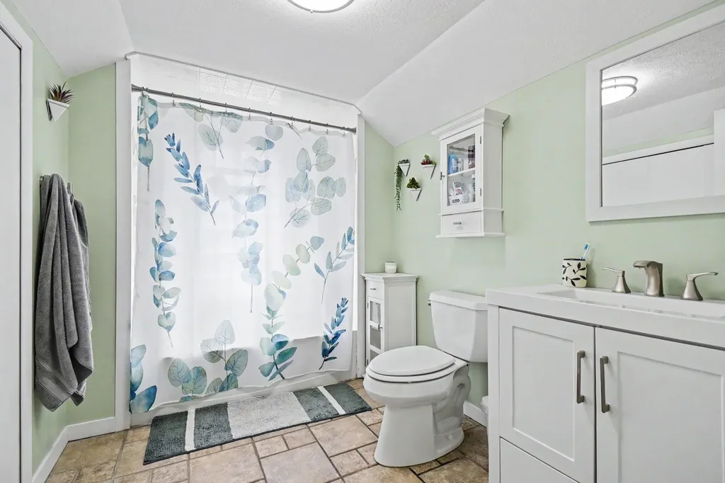 136 Westmont Drive NW Grand Rapids City MI 49504