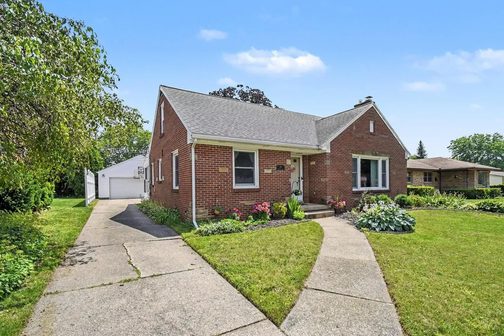 136 Westmont Drive NW Grand Rapids City MI 49504