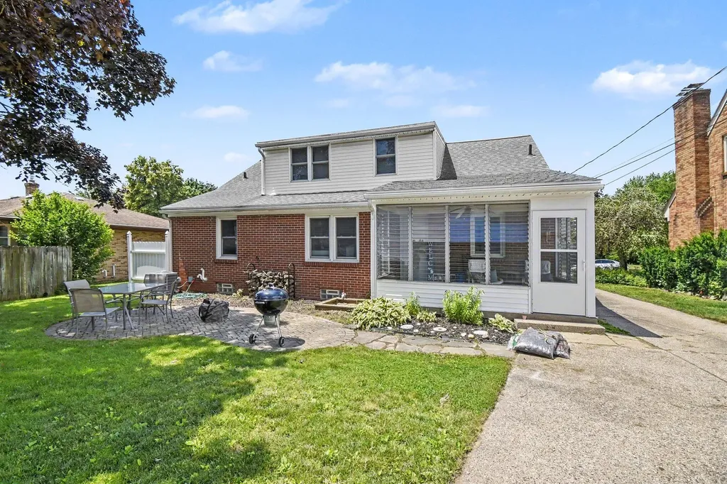 136 Westmont Drive NW Grand Rapids City MI 49504