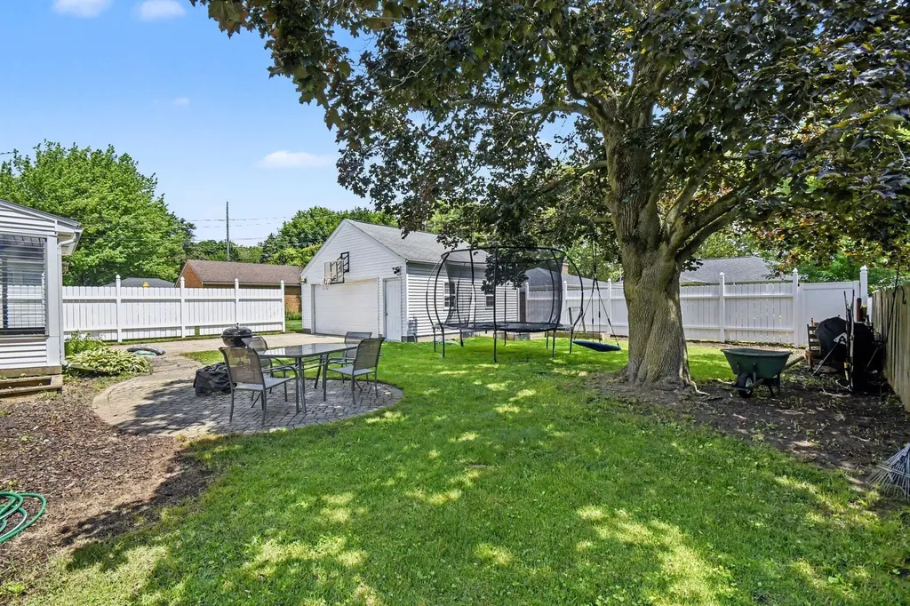 136 Westmont Drive NW Grand Rapids City MI 49504