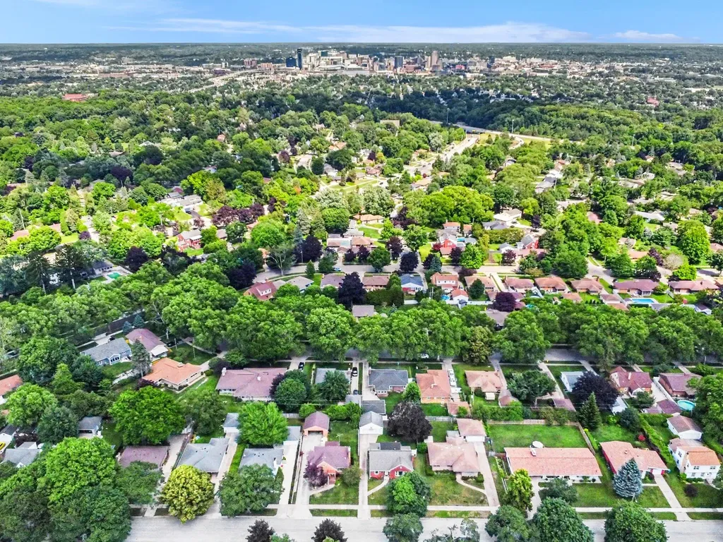 136 Westmont Drive NW Grand Rapids City MI 49504
