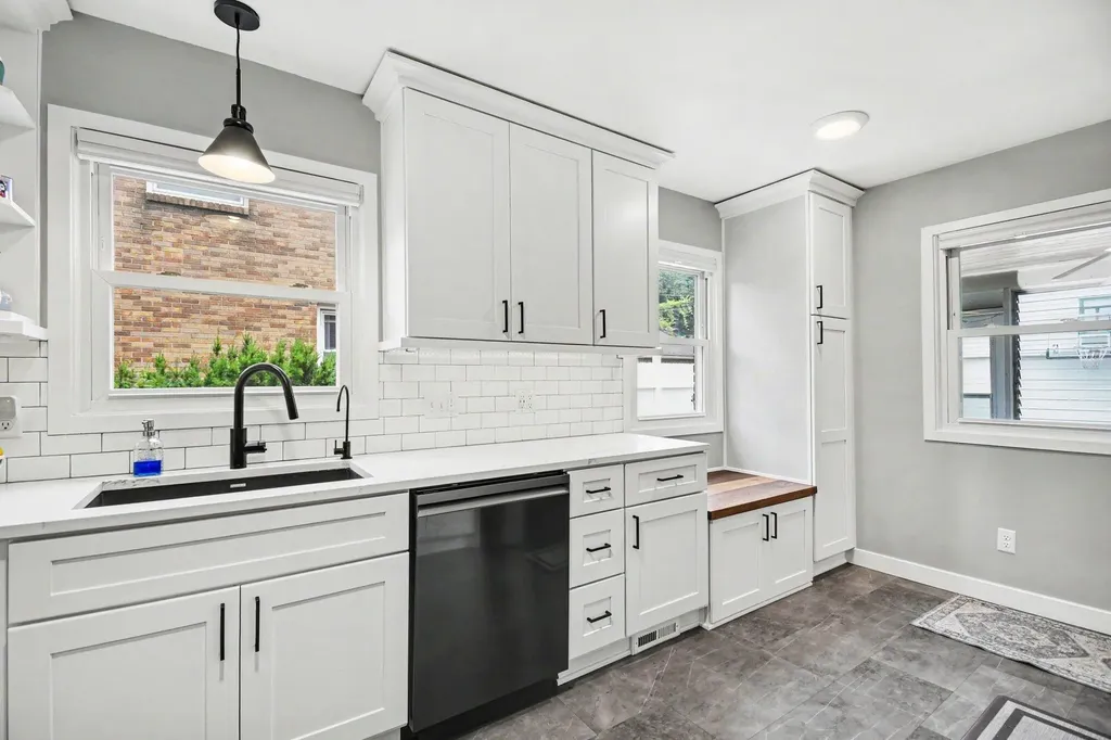 136 Westmont Drive NW Grand Rapids City MI 49504