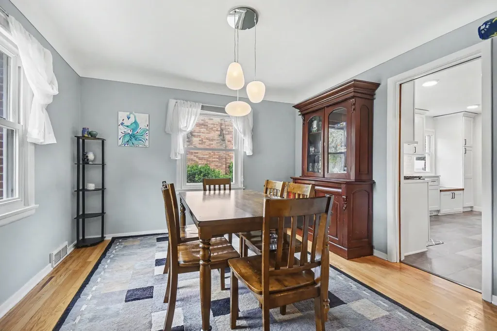 136 Westmont Drive NW Grand Rapids City MI 49504