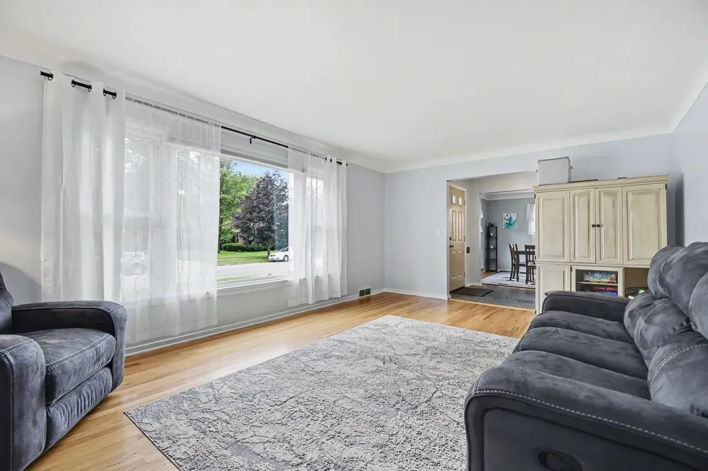 136 Westmont Drive NW Grand Rapids City MI 49504