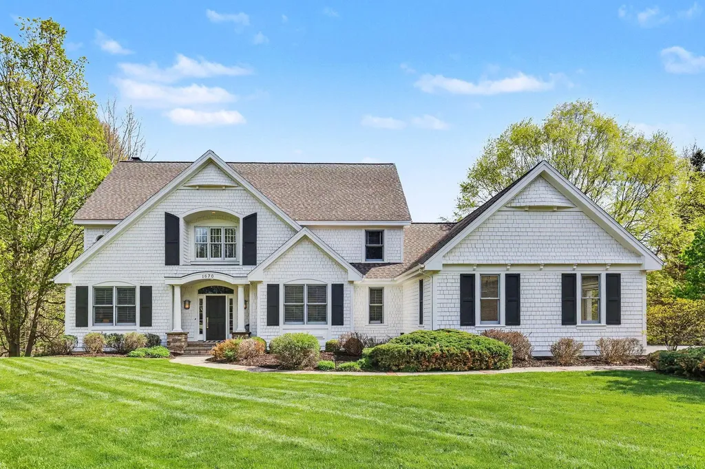 1670 Flowers Crossing Drive NE Grand Rapids Charter Township MI 49525